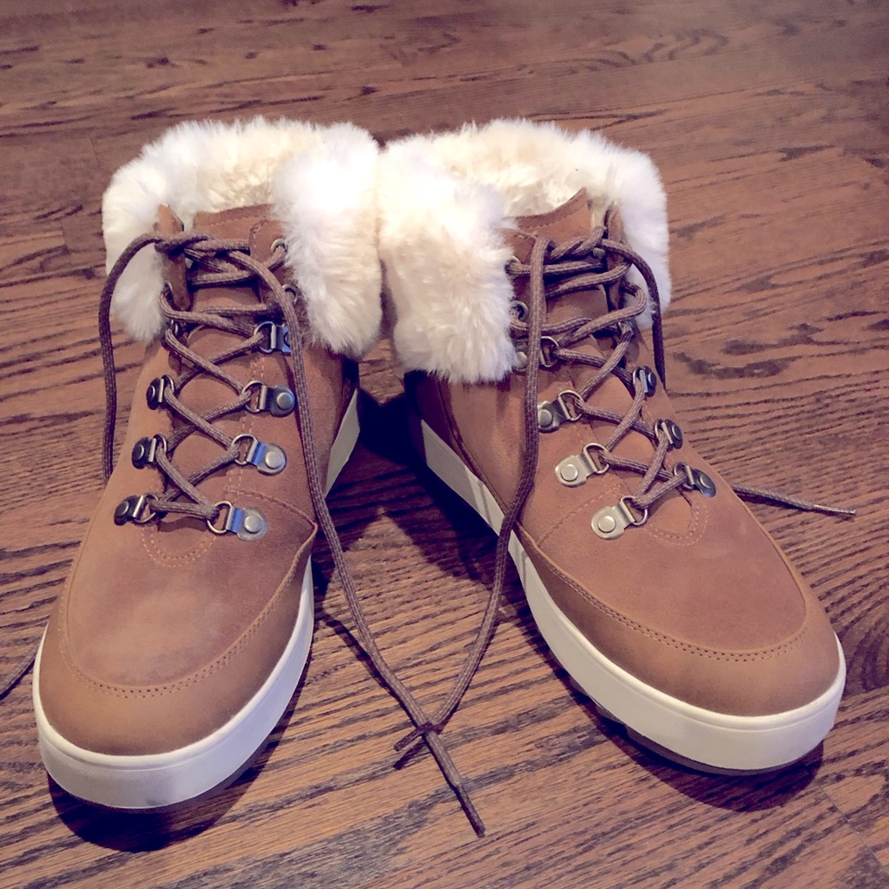 Kookaburra by Ugg Tynlee Lace up